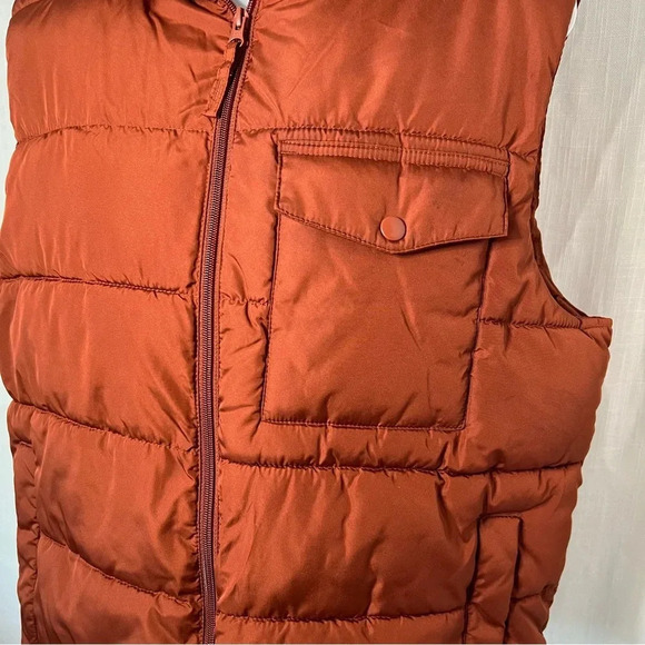 Men’s Old Navy Sustainable Utility Puffer Vest - Picture 3 of 5